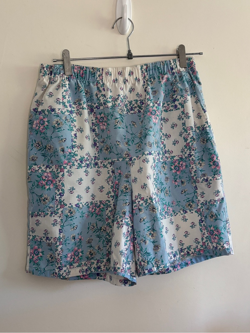Vintage Warner's Floral Cottagecore High Rise Pull On Breezy Cotton Shorts